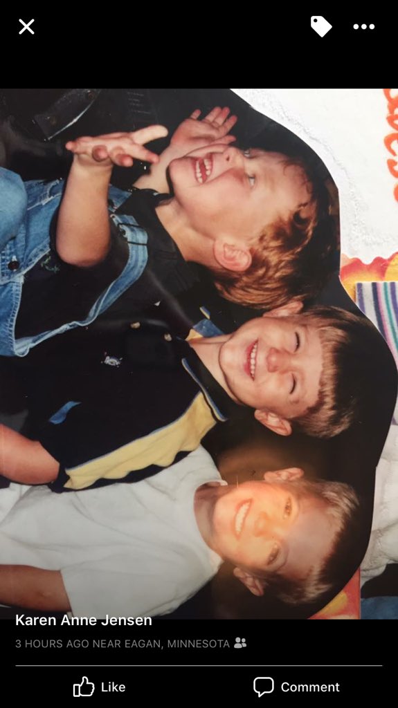 tegenangela's tweet image. #embarrassyourbestfriend the cutie in the middle is my bestfriend and I love him with all I have! 😍😘