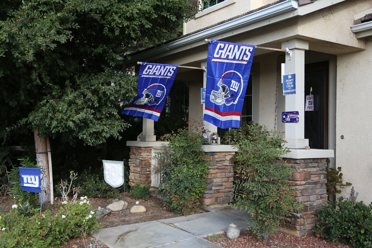 GiantFanInSoCal's tweet photo. @kindlon_shane @Annnyynyg @NYG_Minecrafter @DebsNYGiants69 @Wonkabar3000 @madShana @Mandaaa1727 @nysportsfan2015 @G792Mike @sportsgirl24242 @Salvester001 @Amber00924 @camalee21 @NYGunderground @tracygraham1997 @BigDame900 @Dizzle71 @Giants #GiantsPride https://t.co/BLDqmxuGJY
