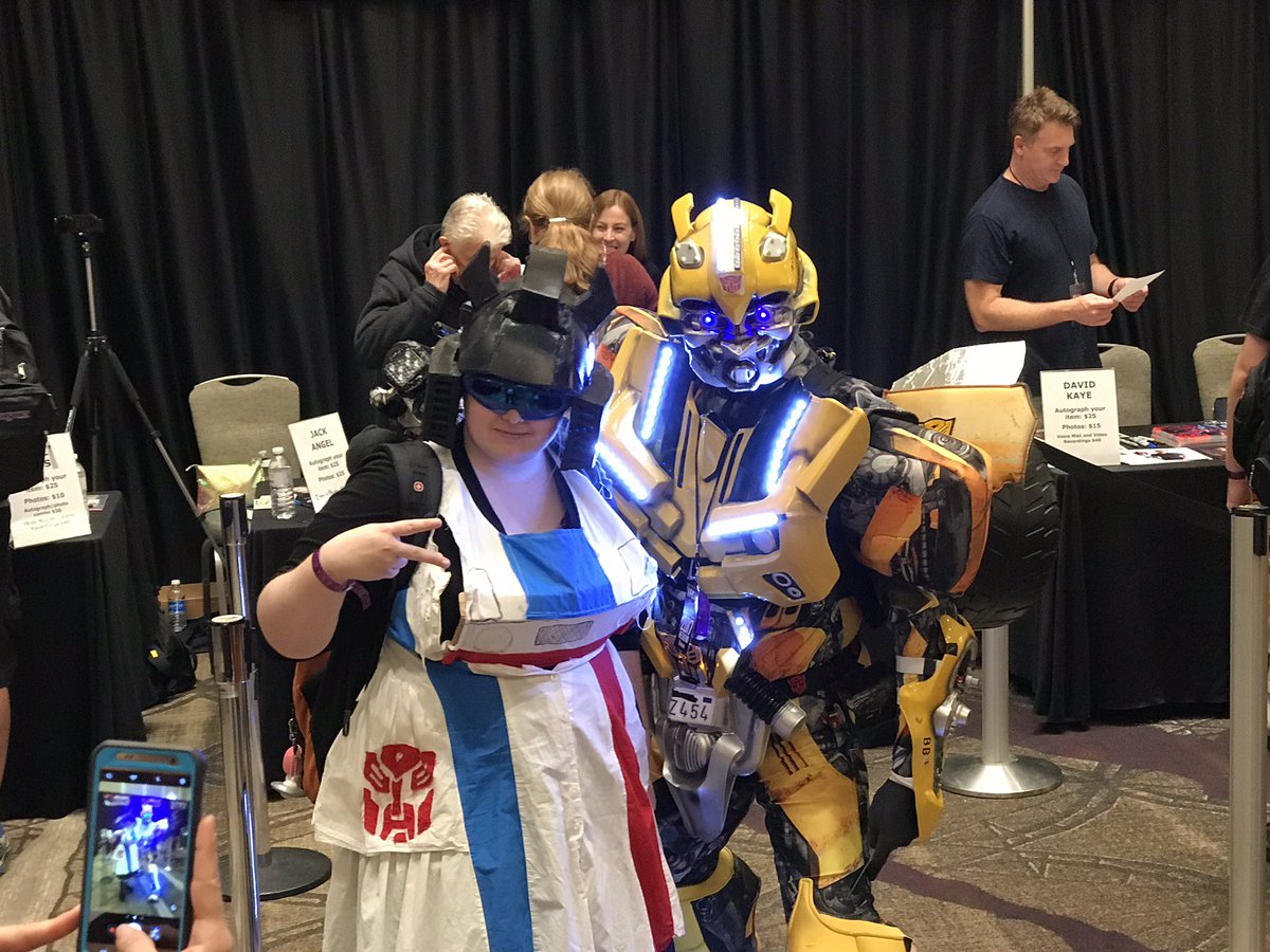 DougMLocke's tweet photo. @TFconTweets has been great. Hope to see this show grow in the US! #TFcon2017 #TFcon #tfconusa #Transformers https://t.co/1mpyqbPu0R