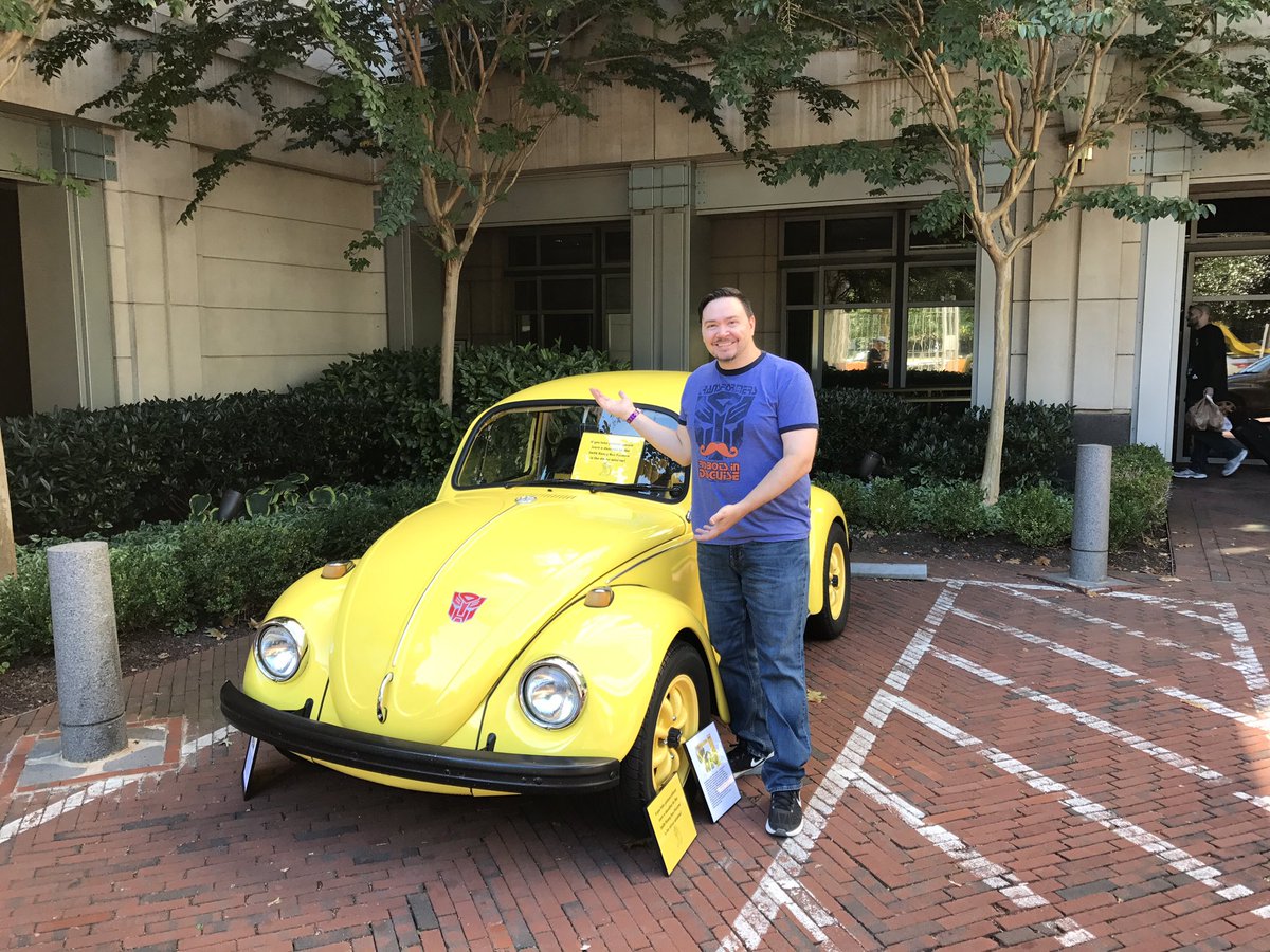 DougMLocke's tweet photo. @TFconTweets has been great. Hope to see this show grow in the US! #TFcon2017 #TFcon #tfconusa #Transformers https://t.co/1mpyqbPu0R