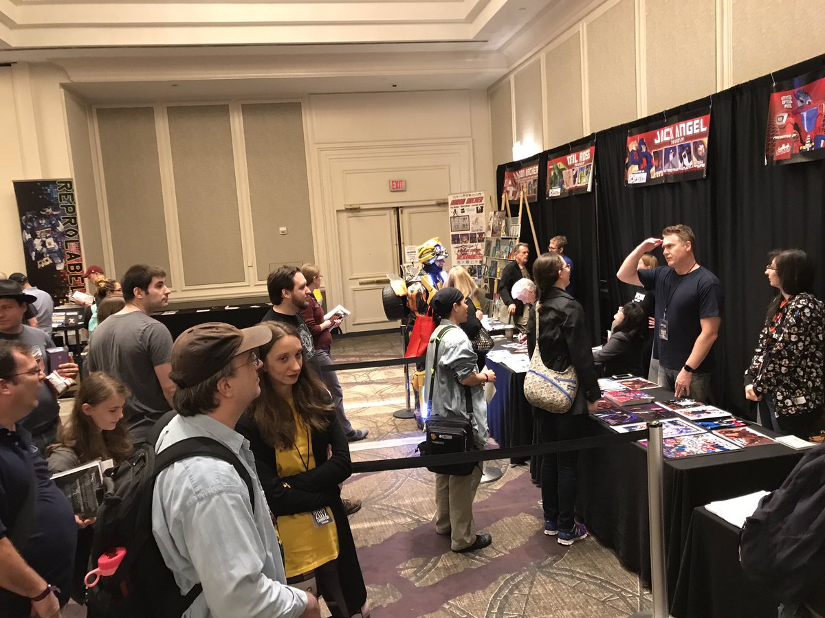 DougMLocke's tweet photo. @TFconTweets has been great. Hope to see this show grow in the US! #TFcon2017 #TFcon #tfconusa #Transformers https://t.co/1mpyqbPu0R