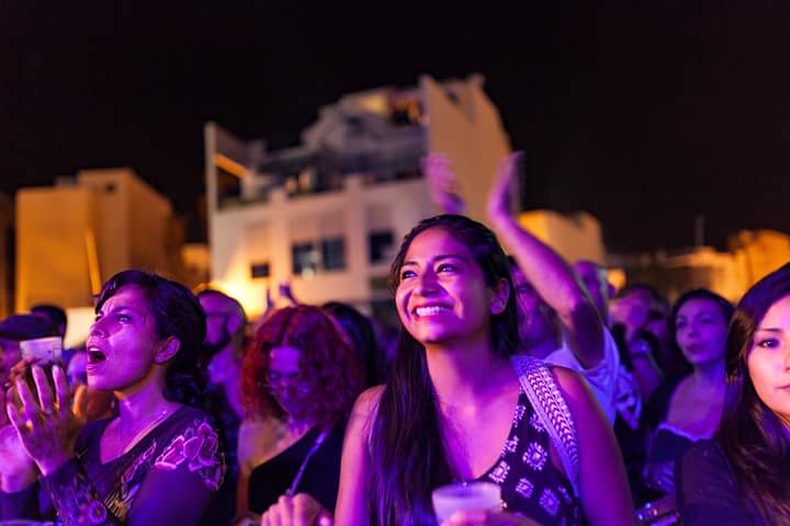 ArrecifeenVivo's tweet photo. Enamorándonos perdidamente del público de @ArrecifeenVivo... ¡Qué noche vivimos con @JennyandMexicat @TheSickBoys_ @thewhipband @dsuaillman! https://t.co/GsD00DQjzF