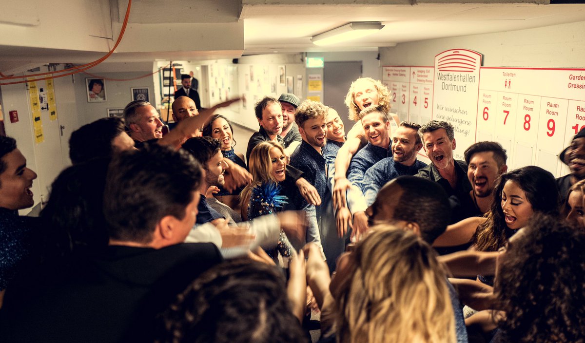 _Helene_Fischer's tweet photo. Bereit für die letzte Show. Dortmund - Lasst uns nochmal gemeinsam feiern!
#helenefischer #live20172018 #helenefischerlive https://t.co/2js2yqi7sN