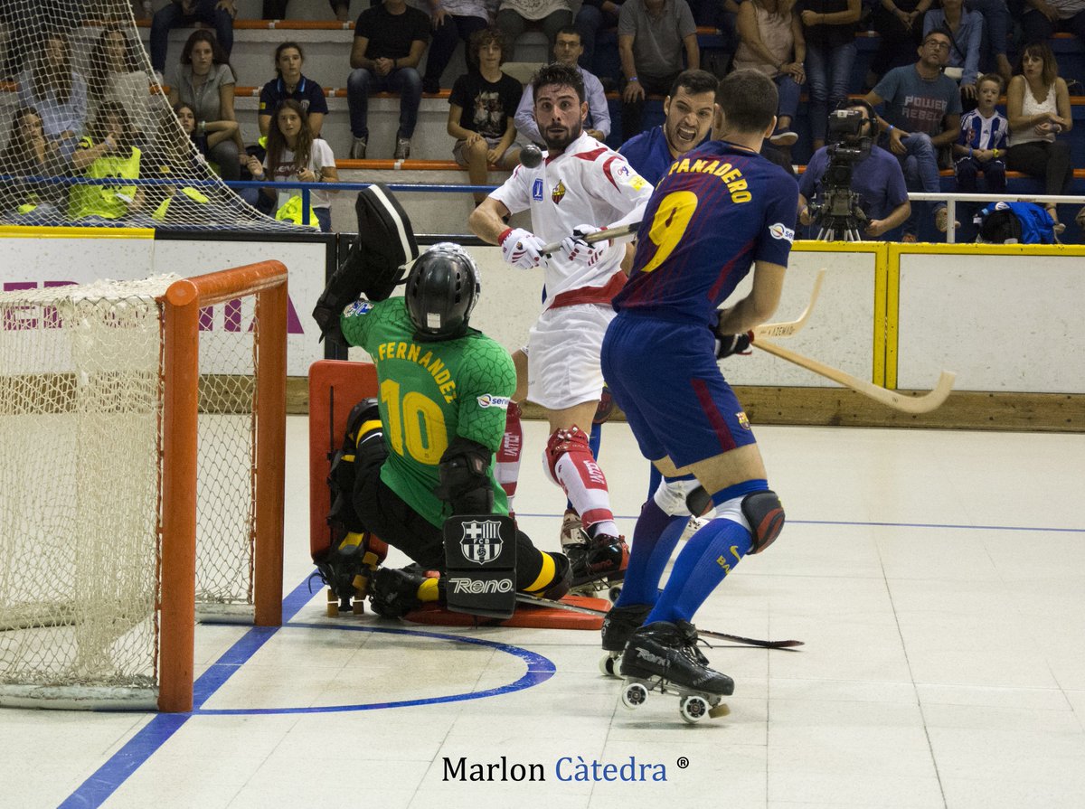 mcatedra95's tweet image. La seqüència del gol de @Mtorra8 contra el @FCBhoquei #SupercopaOK