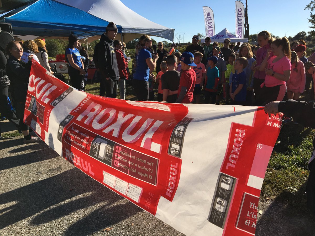Mike_Cluett's tweet photo. Everyone was lined up at the @Roxul starting line to begin the #BigRedRun @unitedwayhh #ImprovingLivesLocally https://t.co/WG78N0P09W