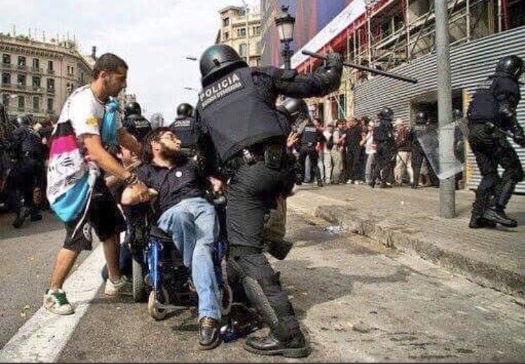 josh_phillips94's tweet photo. Spanish Deputy PM “Police are acting in a proportionate manner”.  Looks like it #Catalonia #cataloniareferendum https://t.co/QI2GVDQLQB