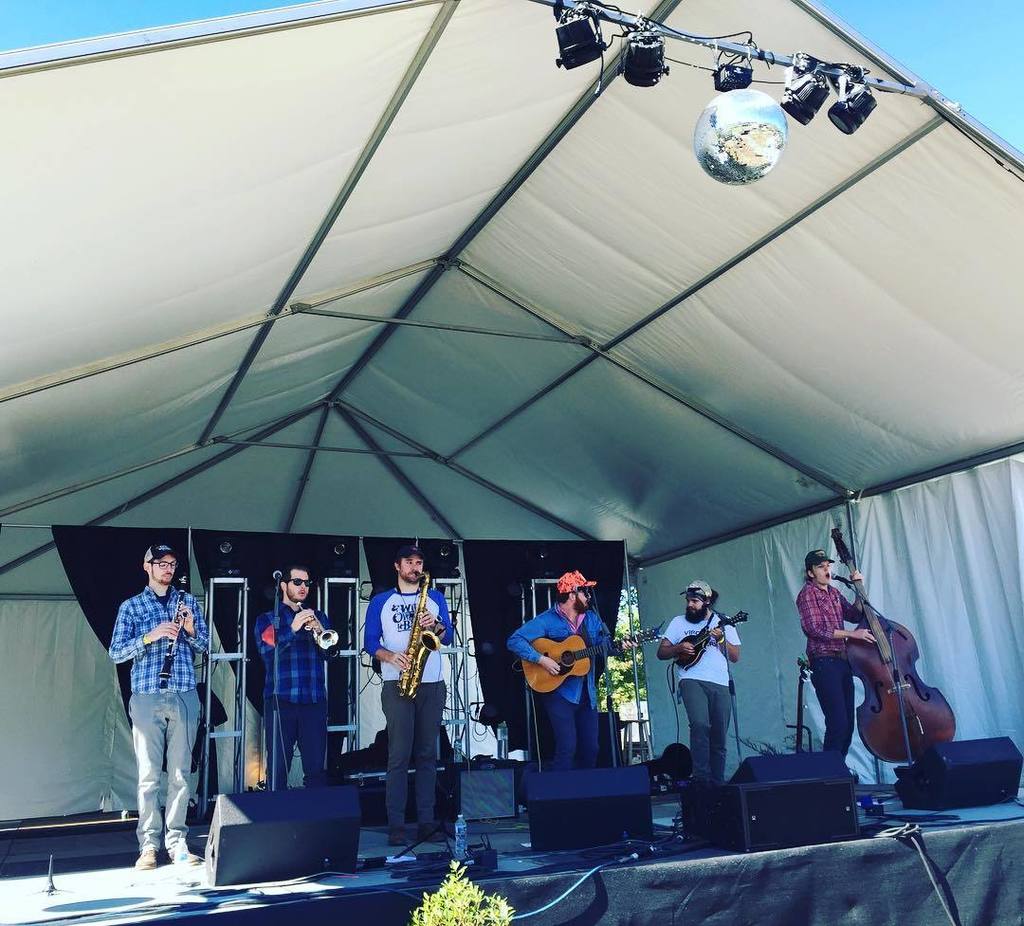 dbhoopla's tweet photo. These guys are the perfect way to start your HOOPLA Sunday!!! Get over here, Campers!! 🎶🍻🎶 @dharmabombs https://t.co/RehT9i9eSK https://t.co/FZf1cO6zBw