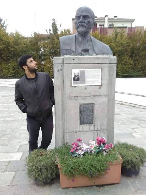 aristeralex's tweet photo. Oggi in gita a Cavriago #PiazzaLenin https://t.co/hOhqWMT3Jx