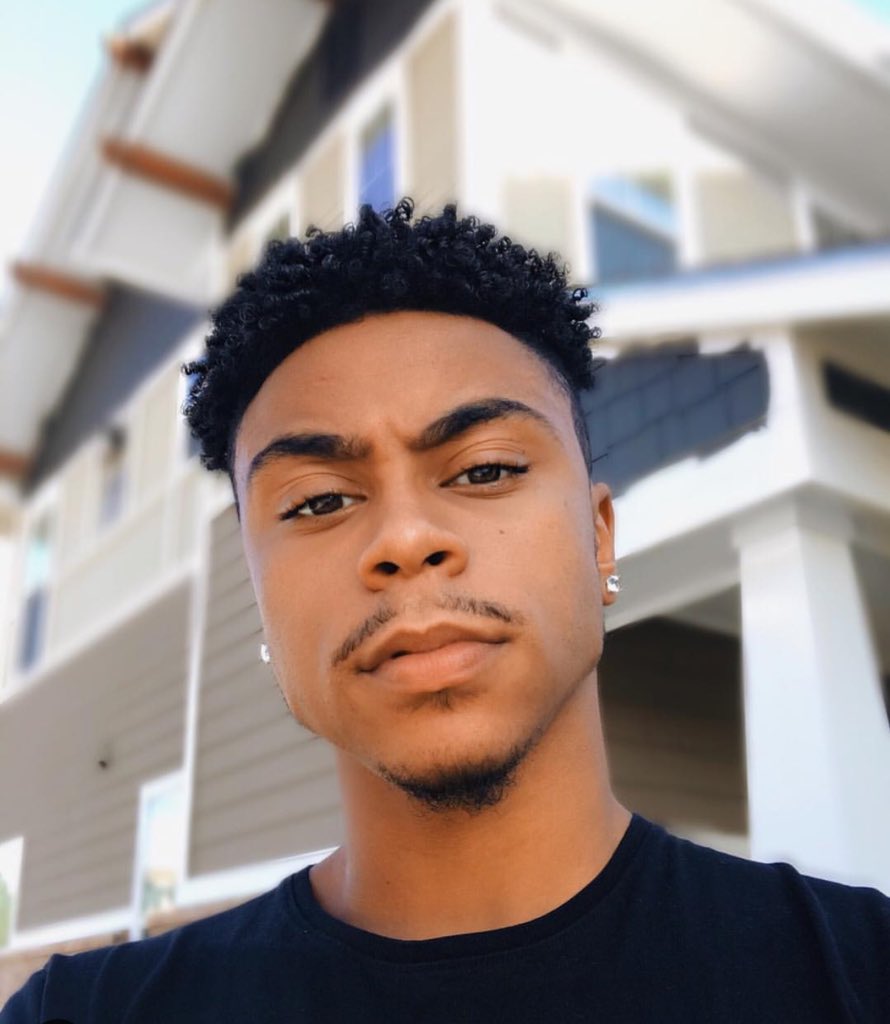 ItsTerrellAlex's tweet photo. Can we just take 1000 YEARS and admire this sexy human being @therealkaelin https://t.co/9KaPactedp