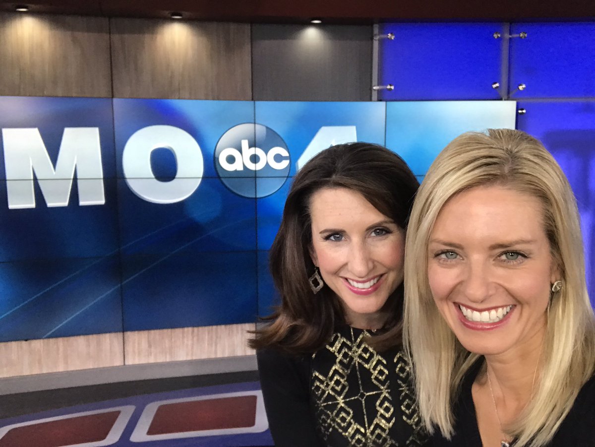 ErinMayovsky's tweet photo. Lovely working with @LeeStoll this AM! What's wrong with the 1st pick? Hmmm #MoABC lol The 2nd shot all good with #KomoNews behind us! https://t.co/N07P1nwdiu