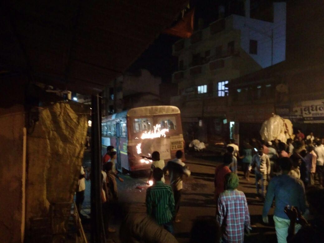 SachinRNandgao2's tweet image. कोल्हापूर :- ताबूत विसर्जन मिरवणुकीत केएमटी घुसली  
२ ठार १ जखमी, बसची तोडफोड, वातावरण तणावपूर्ण