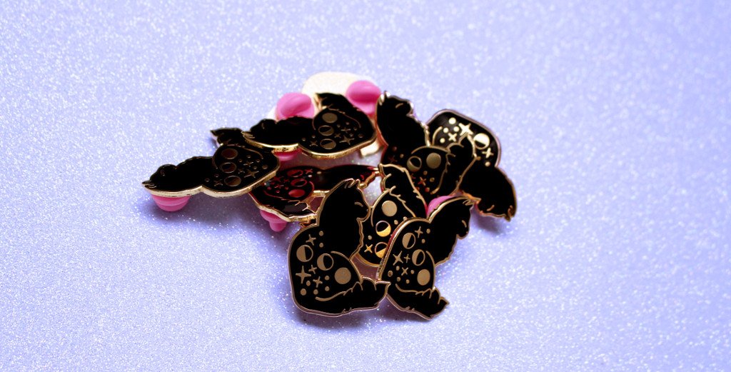 glitterpunkjewl's tweet photo. Coming to the store tomorrow! Brand new celestial cat pin!!
#enamelpins #pingamestong https://t.co/h5mxSFXYY3