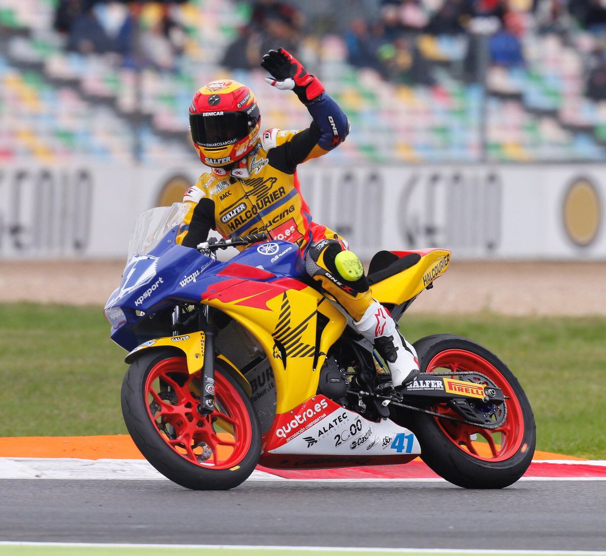 Yaaaaaas P1!!!!💥🥇 Thank you all!!!
Gracias a todos!!
#vulpinus #galfer #alpinestars #kpsport #renicar #racc #scorpion