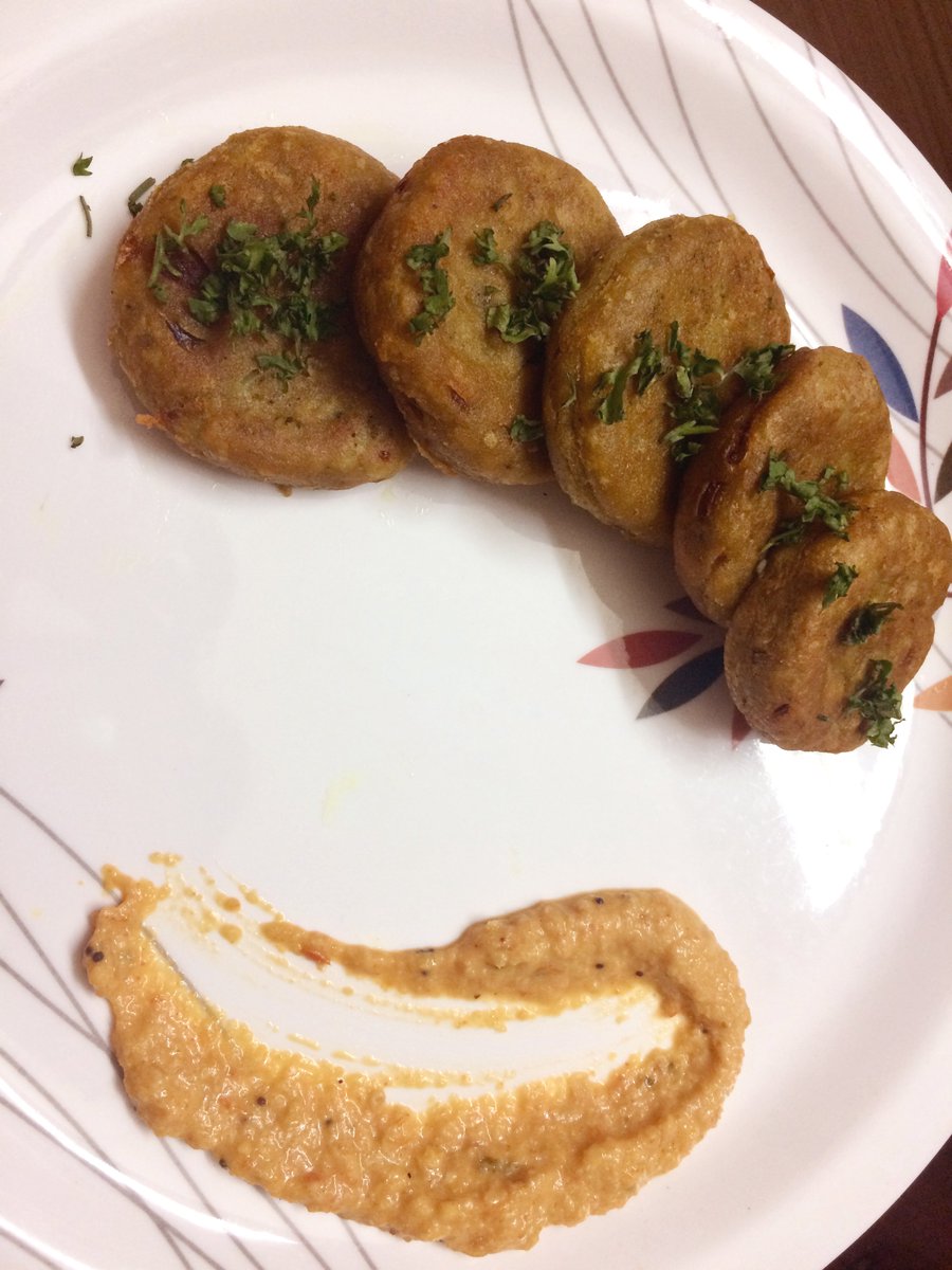 bhavanitweeting's tweet photo. Dear @VishnaniJyoti inspired by ur #MasterchefIndia4 dish Dakshini Angarey,made RawBanana Cutlets w TomatoChutney!Tnx 4 ds beautiful recipe! https://t.co/7R5njLboo5