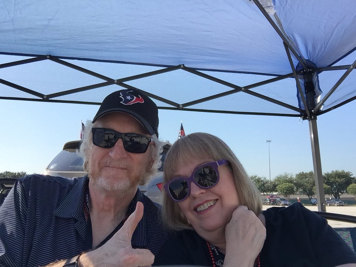 HRosebud's tweet photo. #texanskidsday https://t.co/CymK5D5Vem