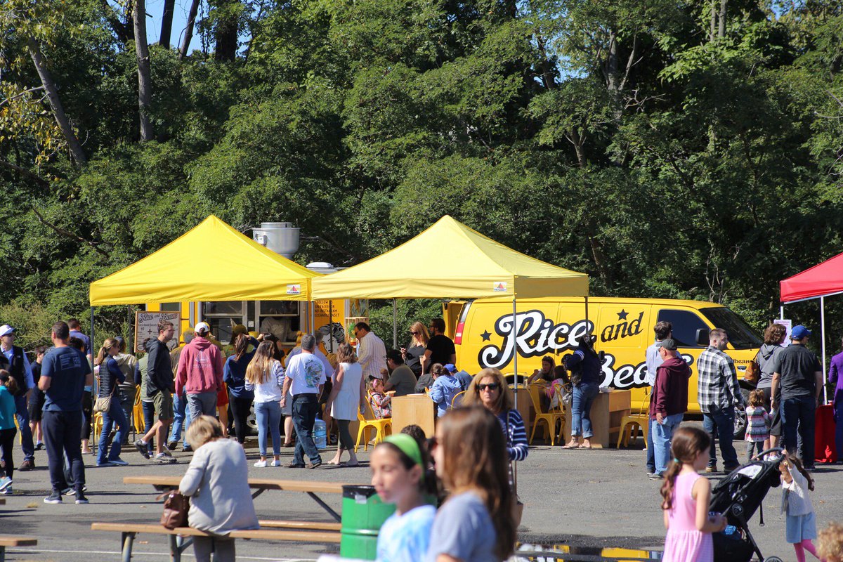 STAR999radio's tweet photo. Fairfield Food Truck Festival now till 7pm at Jennings Beach! @fdchefs @bff_grill @RiceandBeansCT and many more https://t.co/0EVofz0a2E