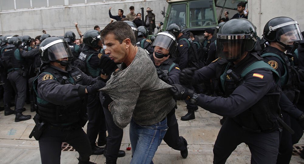 AmirAminiMD's tweet photo. Spain has chosen a rather strange strategy to convince Catalans not to leave them. 

#CatalanReferendum #CatalanReferedendum 
#vergüenza https://t.co/vKufAtMyoF