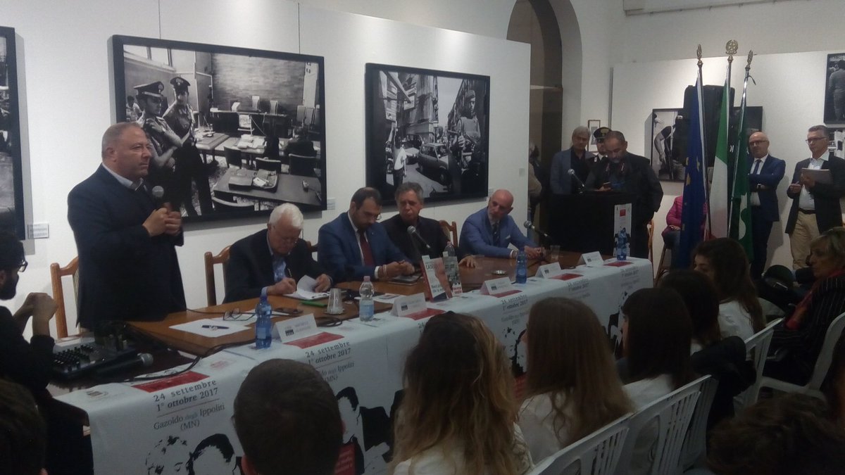 avvisopubblico's tweet photo. "Ragazzi,siate fieri della vostra Costituzione.Riscoprite l'impegno sociale, la testimonianza. Coltivate l'inquietudine della vita" #RLM2017 https://t.co/VX53wBSp0U