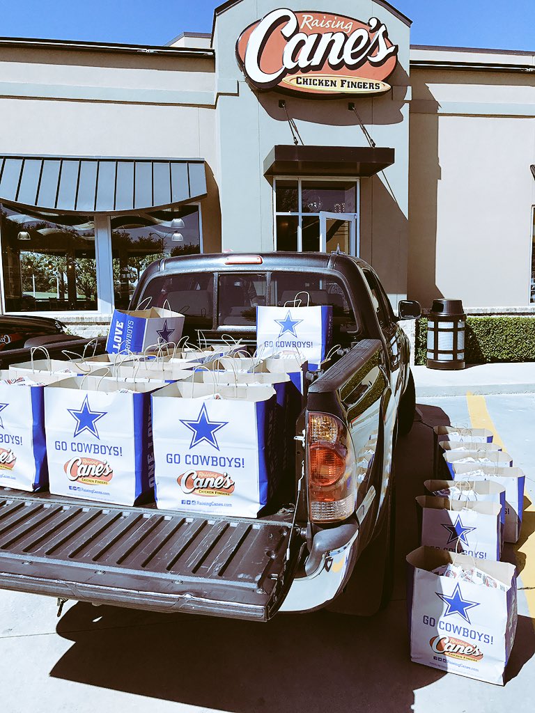 YSMinistry's tweet photo. Let's party, YS! You still have time to make it to the connection picnic!! Thanks, @Raising_Canes https://t.co/G2wfn5AUVx