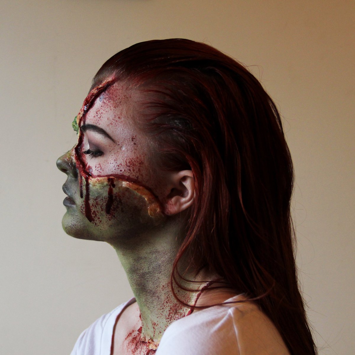 crybabybleu's tweet photo. #31daysofhalloween day 1 🦇 an alternative spin on frankenstein’s wife inspired by @onlinekyne! https://t.co/D6bZCgwVEd