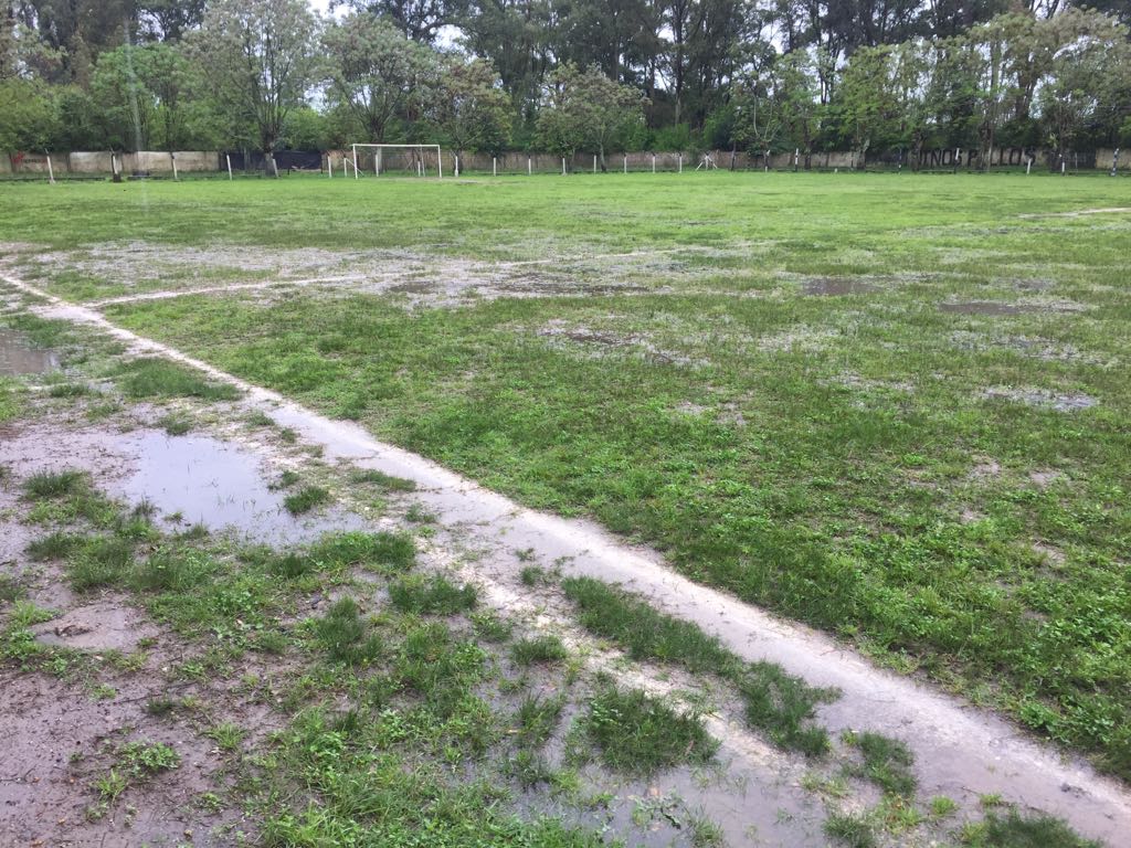IdentidadDepor2's tweet photo. Se suspendió el clásico Wanderers - Santa Lucía de Sub 17 y el árbitro Marcelo Palacios tomaría la misma determinación para mayores https://t.co/Nm4ifZiS5B