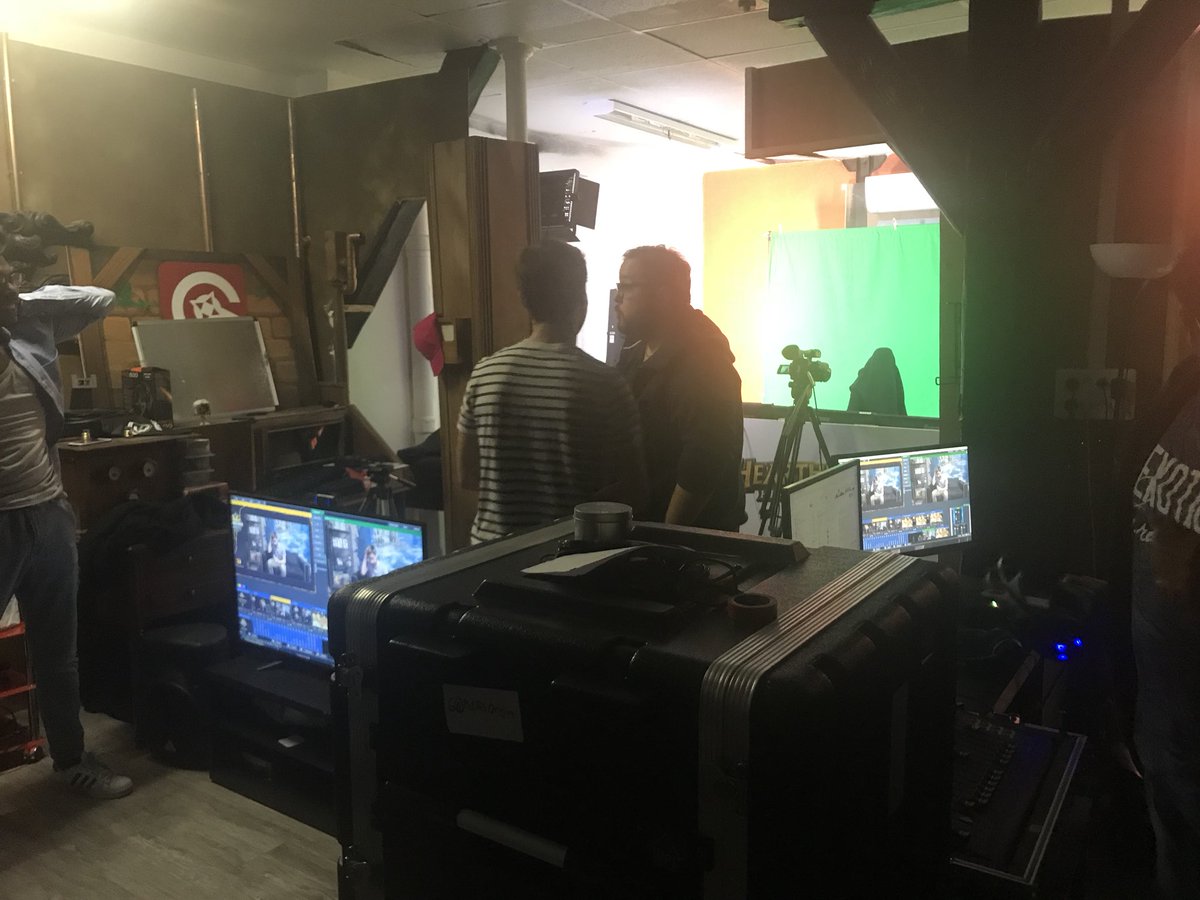 Djowcoco's tweet photo. Un dimanche soir éclectique .. ça fait du bien de voir autant de gens chauds ! #OriginLive #MDIFR #DWS https://t.co/v2gpwO3evU