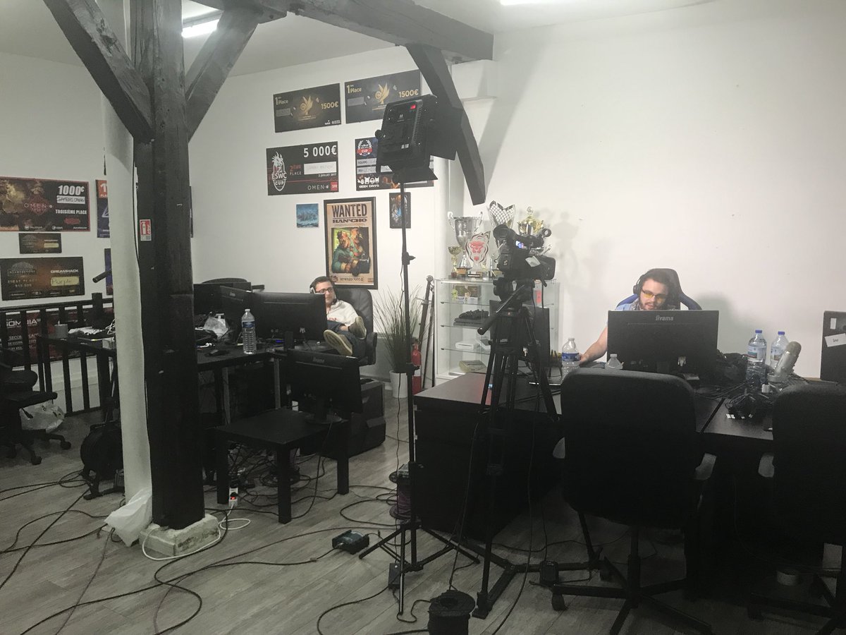Djowcoco's tweet photo. Un dimanche soir éclectique .. ça fait du bien de voir autant de gens chauds ! #OriginLive #MDIFR #DWS https://t.co/v2gpwO3evU