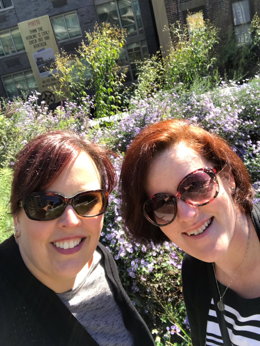 lizlovesnola's tweet photo. High Line selfie! Thanks for an amazing weekend Andrea and for letting me drag you all over NYC 😂 #tonsofwalking #girlsweekend #admin4life https://t.co/RYZCqm75Po