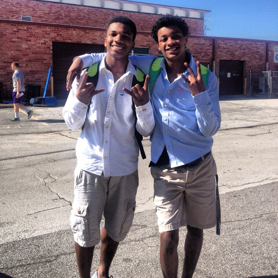 BoD___San's tweet photo. Happy bday to my big headed ass cousin 😂😂 @Rose_Boy21 hope you have a great one though turn up today bro✌🏾🎉 https://t.co/yY8Cvqy5Vo