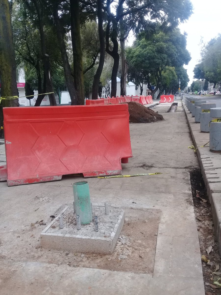 RedEmpGAP's tweet photo. Quitando espacio publico #Linea7Metrobus @vecinos_juarez @ComiteCol @LaJuarezDF @Aragon_Inguaran @NO_MetroBus_L6 @VecinosGAMAC @VecinosGAM https://t.co/lSxrG2NeOq