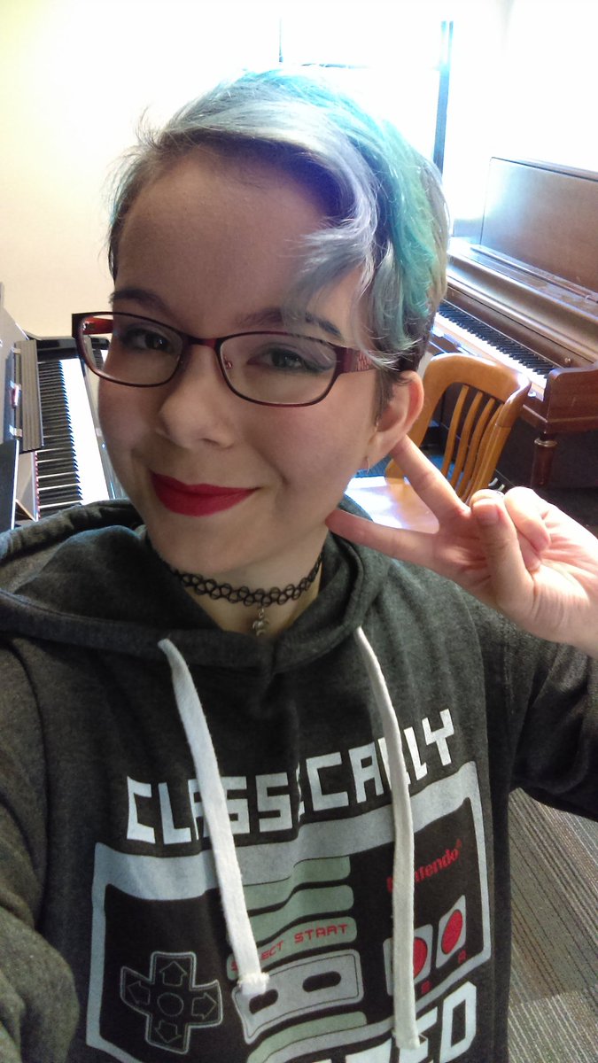 ArtsyJo's tweet photo. Adventures in learning to contour #faceArt #thoseCheekBones https://t.co/adYoBk8hN2
