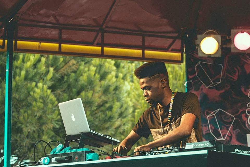 ArruadaMusica's tweet photo. #dotoradopro #estudiotimeout #6Out
#enchufadanazona #nosalive https://t.co/yVqZ3ZRMBZ