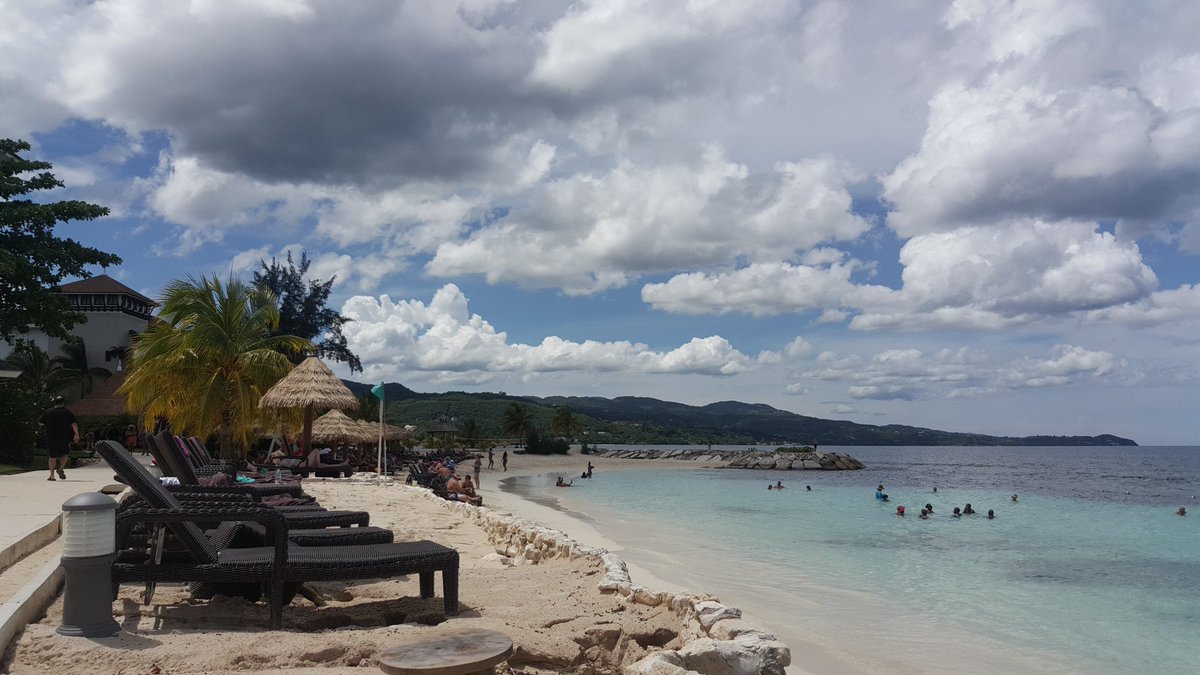 MalahooForteMP's tweet photo. #ConstituencyHappenings #StJamesWC A glimpse of our beautiful island from well kept #Secrets in my #SpringGardenDivision https://t.co/hG9MT5h8Ui