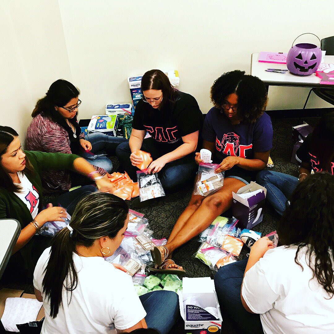UMiamiGammas's tweet photo. "When women help other women, incredible things happen." 💞 https://t.co/1VRGy0uGd3