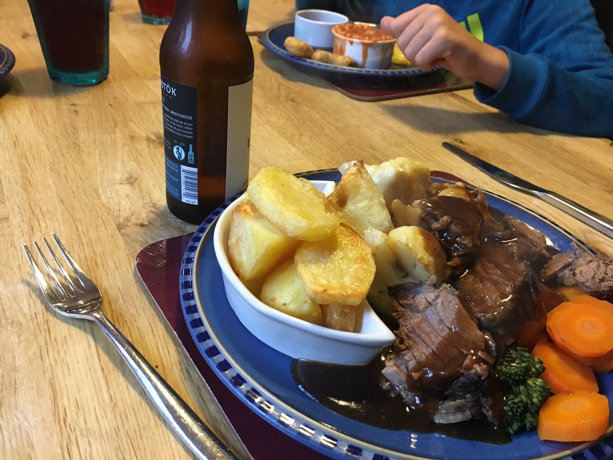 StuartHadley1's tweet photo. This is how roast potatoes should be served @garryfarr @Fifi_O81 @MatthewRouse #marispipers if you're wondering https://t.co/UYWsKo7bCH