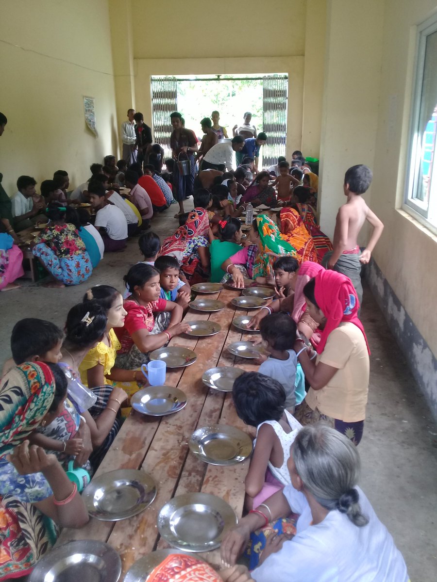 UMyoAung8's tweet photo. @wquddin Over1000hindus are saved
by Government of #Rakhine 
at #Sittway .
You think who are murders.
They are made #Genocide by #ARSA terrorists. https://t.co/Lu4Icogaa9