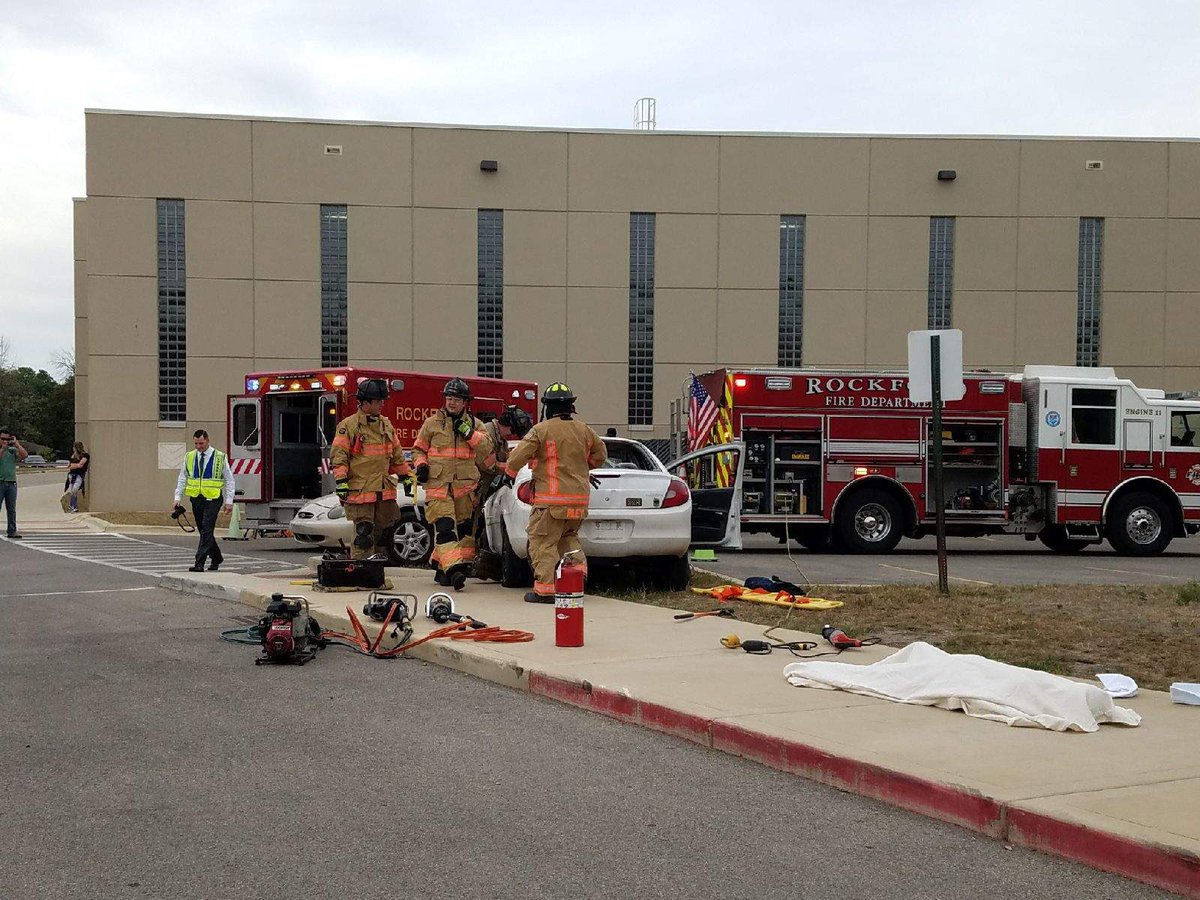 RPS205DriverEd's tweet photo. Wednesday @East_ERABS held a mock accident for students in conjunction with @RockfordFire https://t.co/GUJm8Flvc1