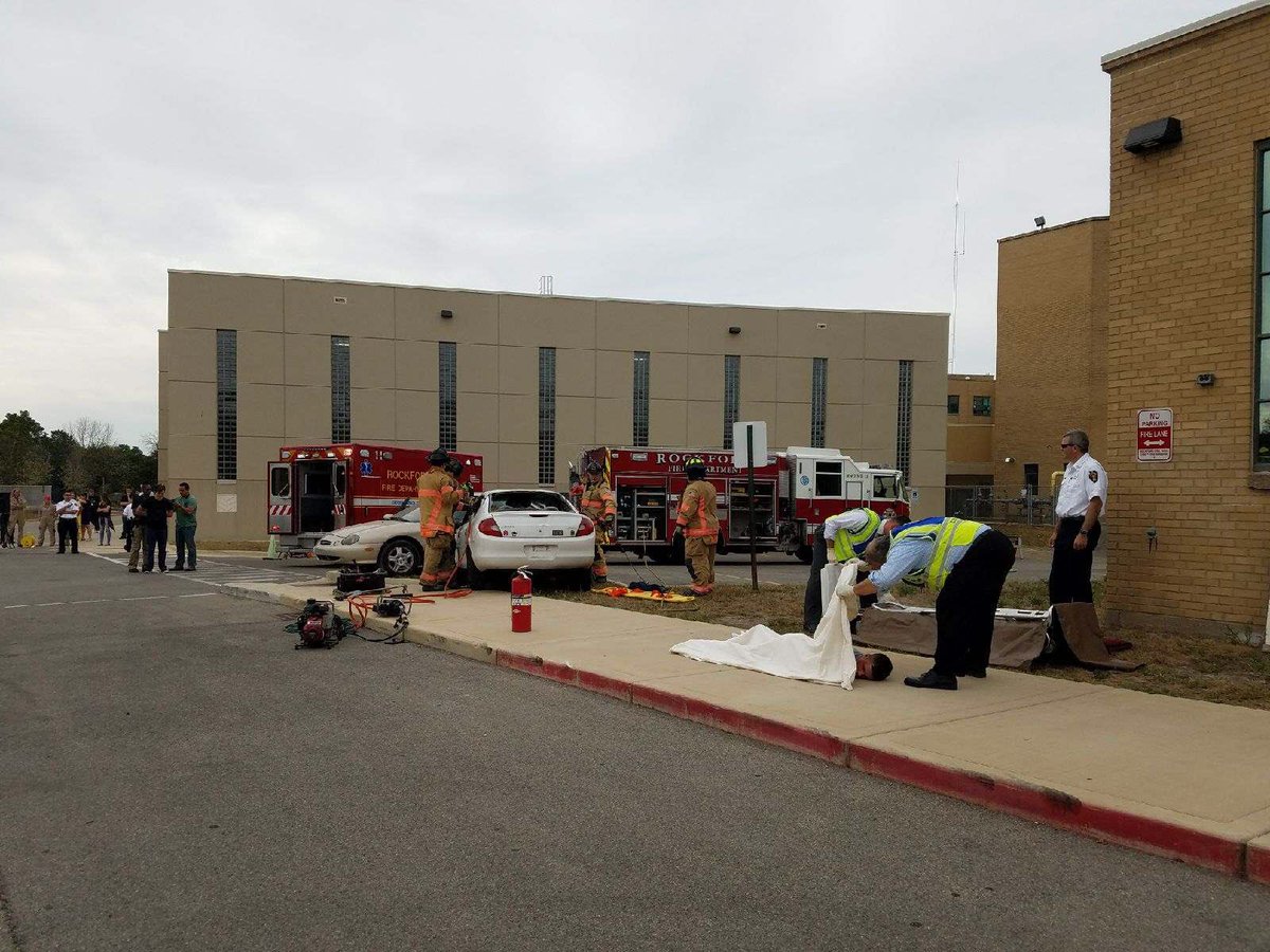 RPS205DriverEd's tweet photo. Wednesday @East_ERABS held a mock accident for students in conjunction with @RockfordFire https://t.co/GUJm8Flvc1