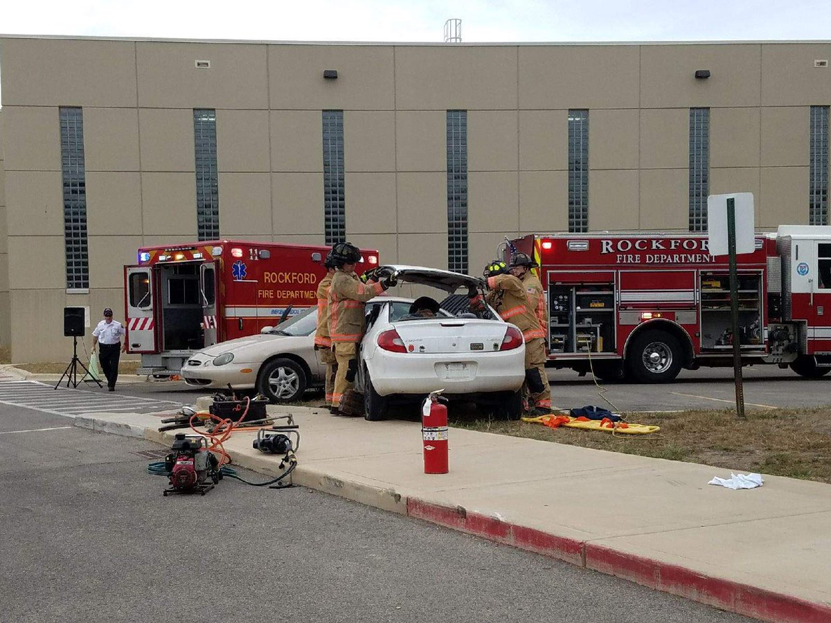 RPS205DriverEd's tweet photo. Wednesday @East_ERABS held a mock accident for students in conjunction with @RockfordFire https://t.co/GUJm8Flvc1