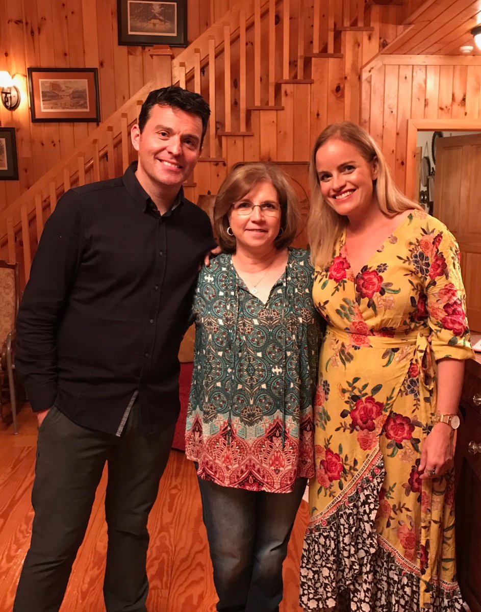 Gayle_M_'s tweet photo. An amazing night w/these 2 @lesleypike & @RyanKellyMusic y'all were awesome. Also #jamesbryan you were brilliant. ๐ถโค๏ธ https://t.co/iKRW6U1lZM