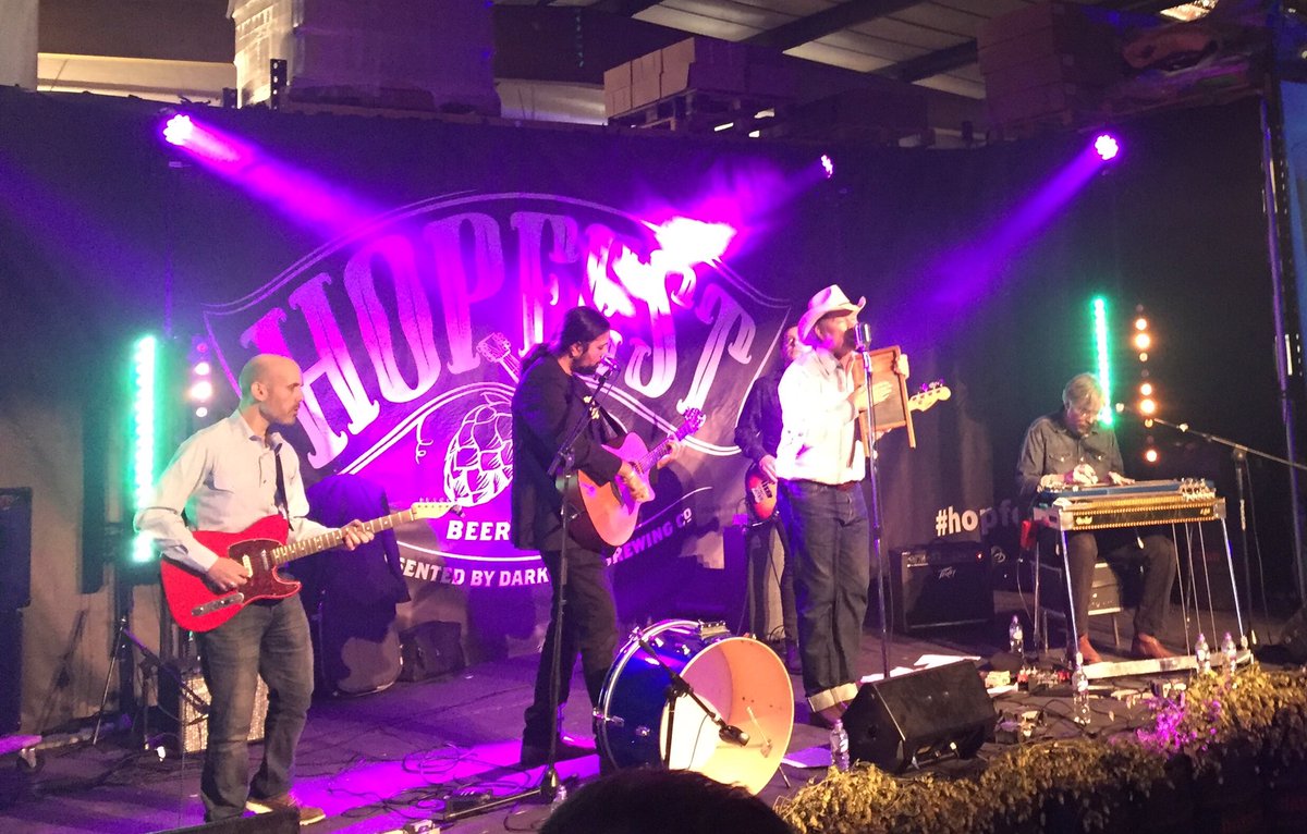 formii20's tweet photo. Great afternoon @Darkstarbrewco #hopfest17 for a pint with the @EstLnsmeDrfters 🍻 🤠 https://t.co/8q2OfVR6jy