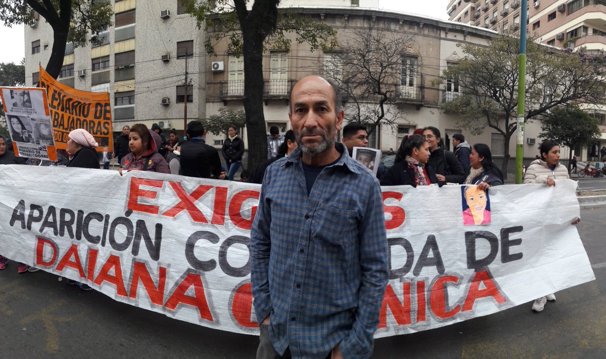 MarianaR31's tweet photo. Hoy cumplen años dos papás que buscan a sus hijas: Ramón, papá de Daiana Garnica y Miguel, papá de Milagros Avellaneda. Siguen desaparecidas https://t.co/sftOeEqm5T