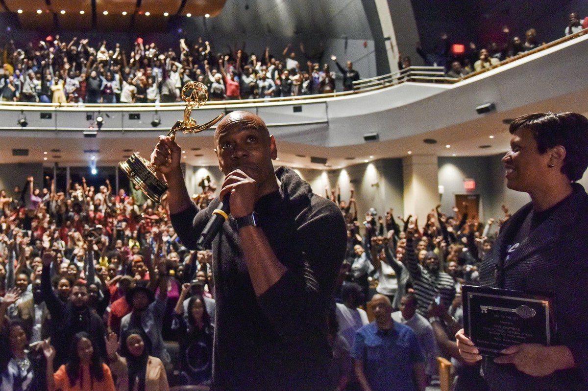 Elahe Izadi tweet media