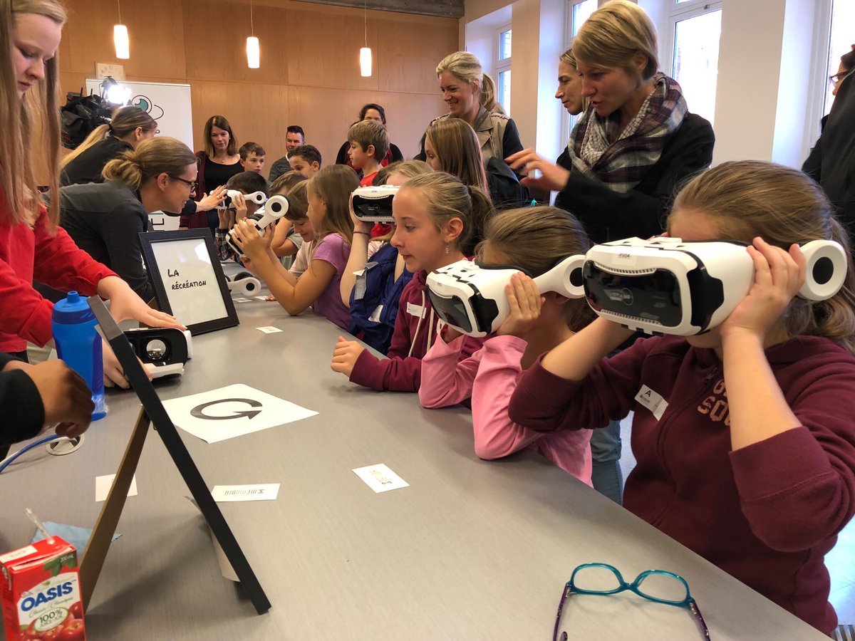 FelixArguin's tweet photo. @secondaireSdeS inaugure sa flotte de 35 casques RV lors de ses portes ouvertes #eduQc #googleexpeditions #VR #mémodia #360video https://t.co/Ii9CExOj4R