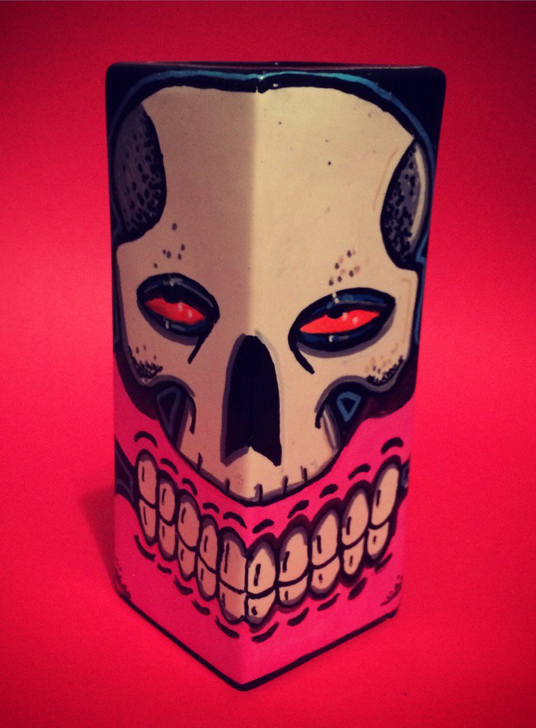 onlysweettoof's tweet photo. CORNER SKULL #Sweettoof #original #paintedceramic #vase https://t.co/K4VoI1nJMT https://t.co/NRGiVdoflI