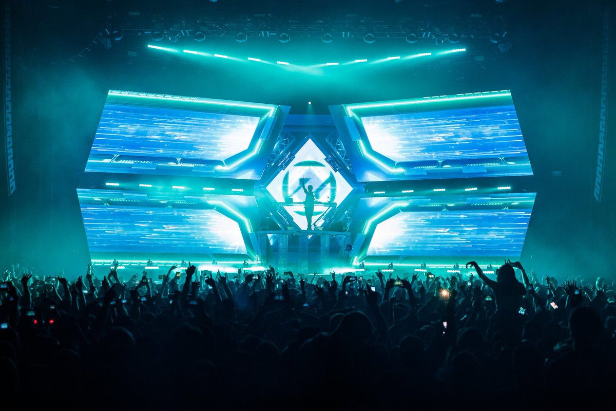 Zedd's tweet photo. Night 2 of #EchoTour: SEATTLE

(📸:  @tylerhillphoto) https://t.co/bRrM4jV01b