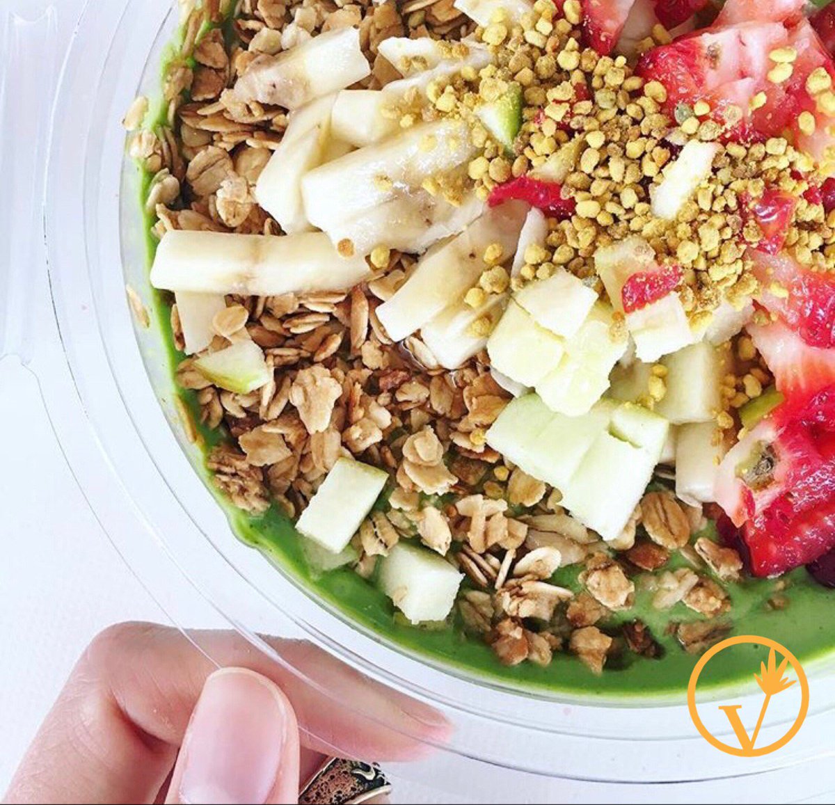 vegApproved's tweet photo. Craving this smoothie bowl from @KreationJuice. Great spot for vegans, vegetarians and meat eaters. #vegapproved #SoCal 📷 @OrganicGirlLife https://t.co/E4j1kajaJh