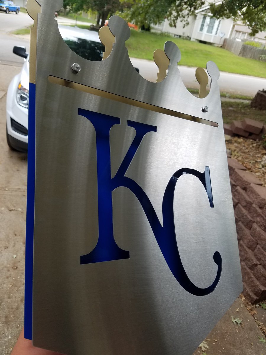 Prollyurdaddy's tweet photo. #Royals sign giveaway! RT for a chance to win. (Must be a follower). I'll pay shipping inside continental US. Random winner selected Oct 8th https://t.co/4peUmN0iYZ