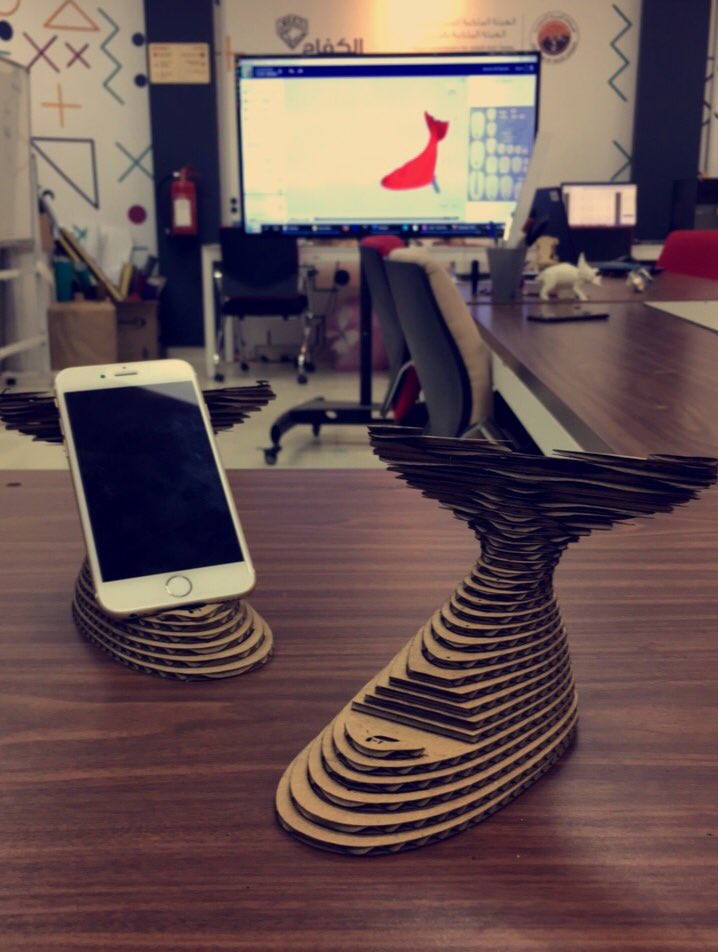 fablabjubail's tweet photo. حامل للجوال نتيجة تجميع القطع النهائية ✨🌝👌🏻🐋
.
#123DMake #LaserCutteing https://t.co/68qcJkMZyd