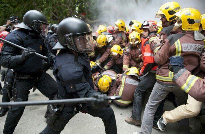 ErnestoEkaizer's tweet photo. #1O La expo fotográfica del 1-O dará la vuelta al mundo. https://t.co/f2r2FqG8M0